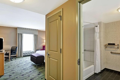 Hampton Inn By Hilton & Suites Raleigh Crabtree Valley image 9
